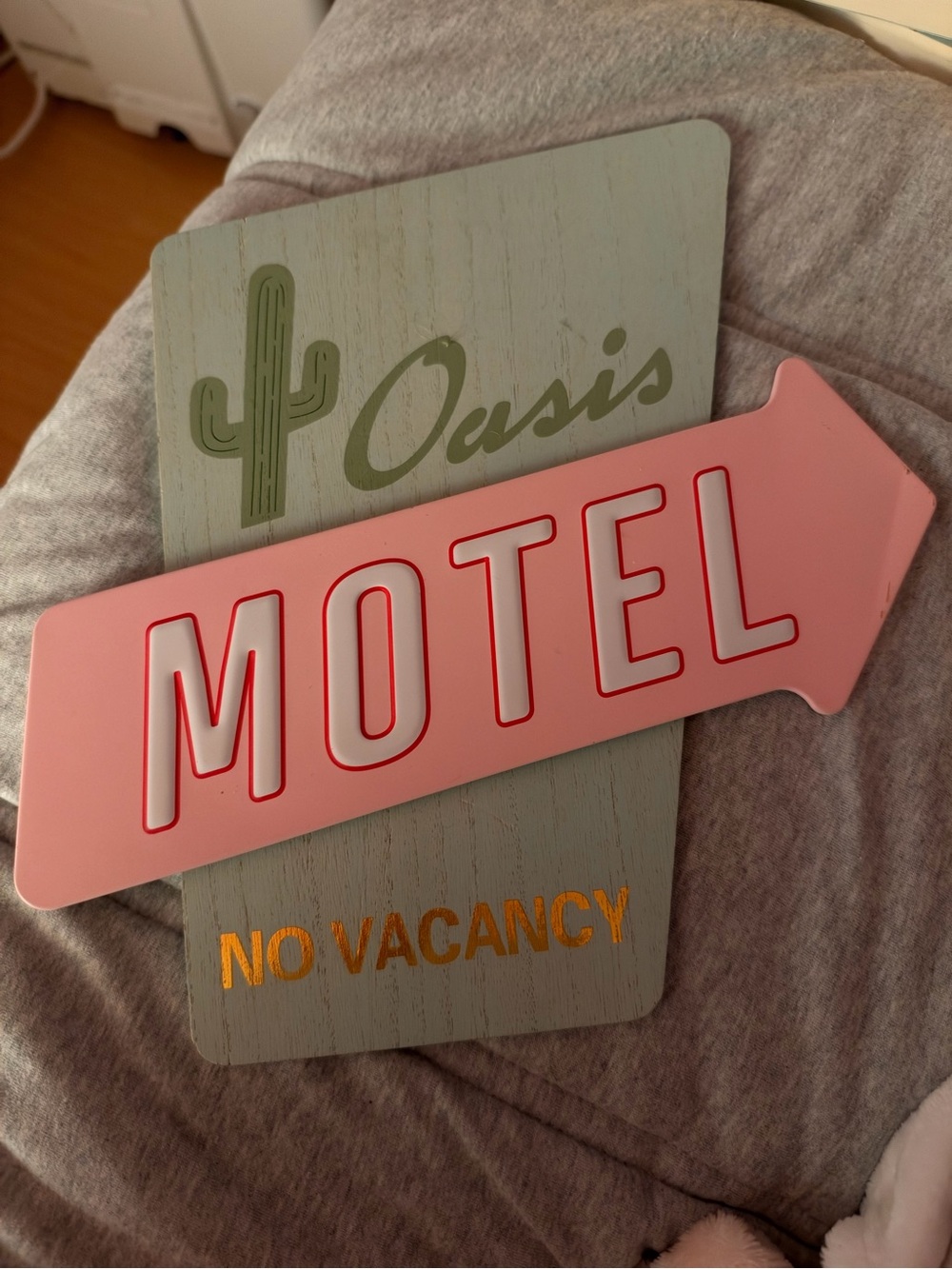 Oasis Pink 'Motel' Arrow Wall Sign - No Vacancy Accent